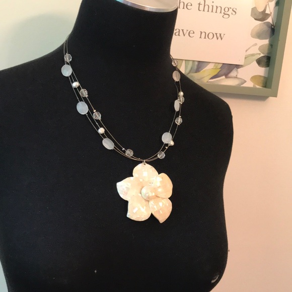 Mother of Pearl Adjustable Floral Necklace 🌸 UNIQUE and RARE - Picture 8 of 8